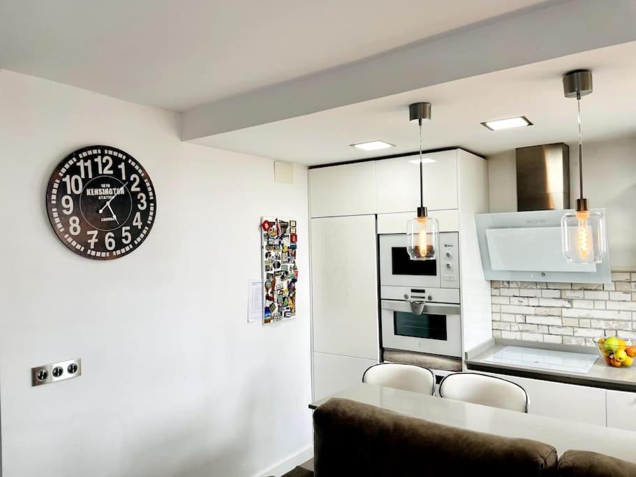 Nuevo!! Lujo&confort. Parking Appartement
