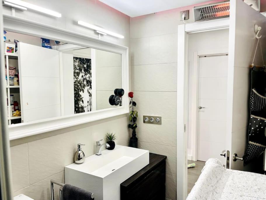 Nuevo!! Lujo&confort. Parking Appartement